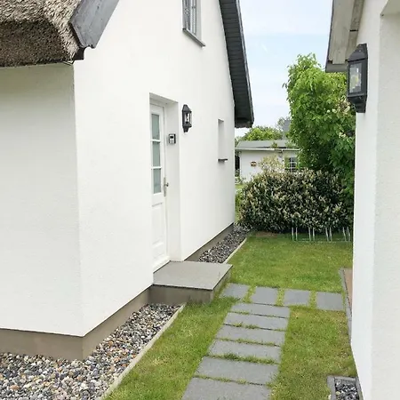 Reetferienhaus - Hafen Appartement Schaprode